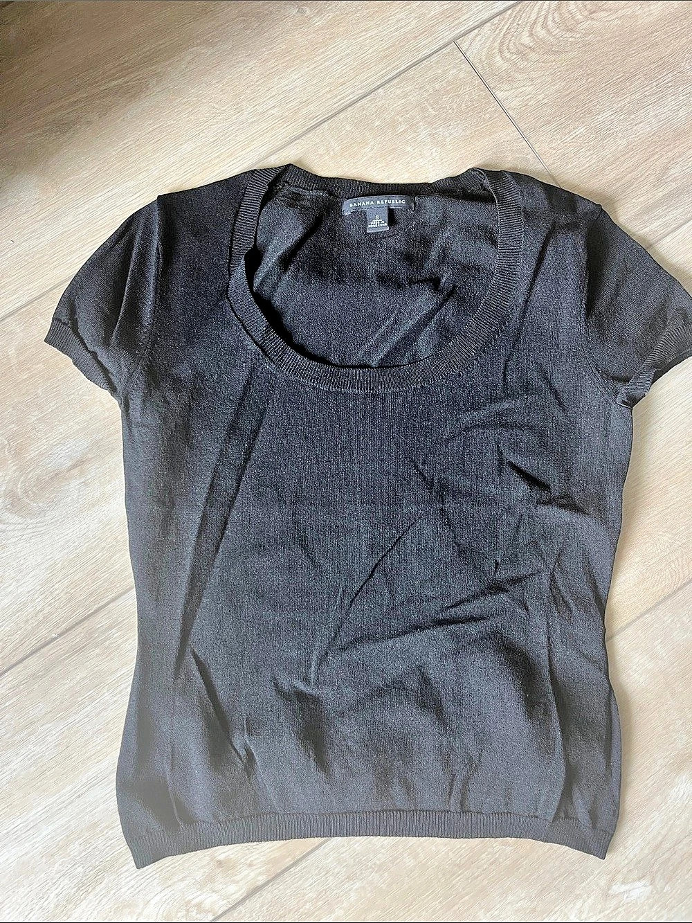 Banana Republic Short Sleeve Tee in Black Size Small